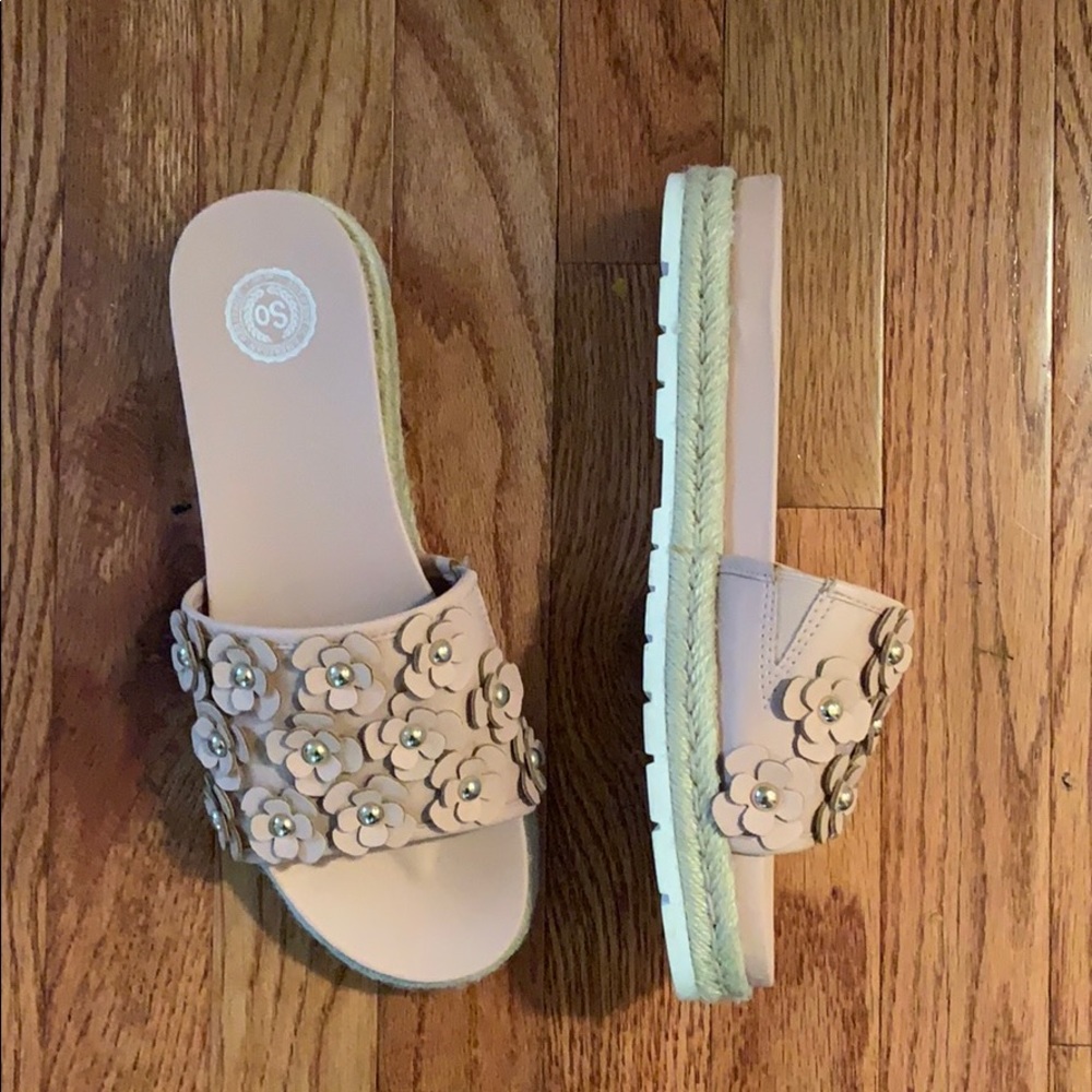 Women’s Sandals - Picture 3 of 4